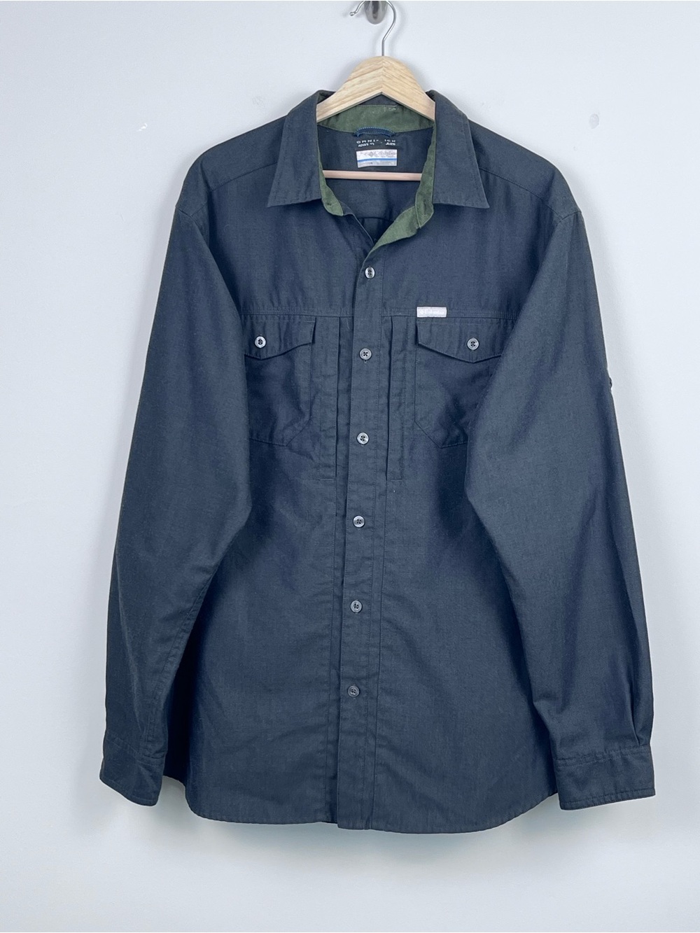 Columbia Men's Omni-Wick Roll-Tab Sleeve Charcoal Gray Button Up Shirt Size L